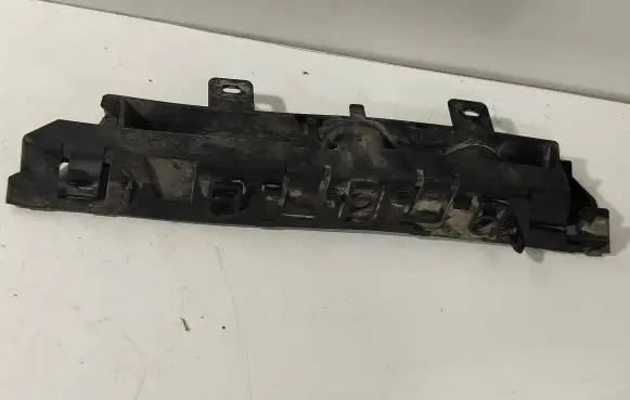 Front bumper mounting bracket