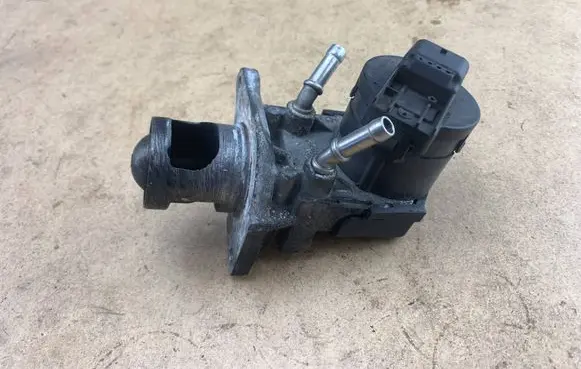 BMW 3 E90 E91 EGR valve 7810871 11717810871 11717805447