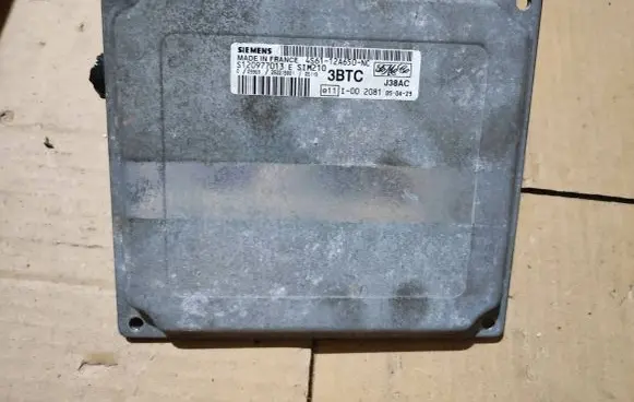 Ford Fiesta Engine control unit/module ECU 4S6112A650NC