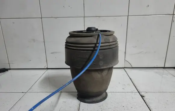 BMW 5 E60 E61 Rear air suspension bag/shock absorber 15496610