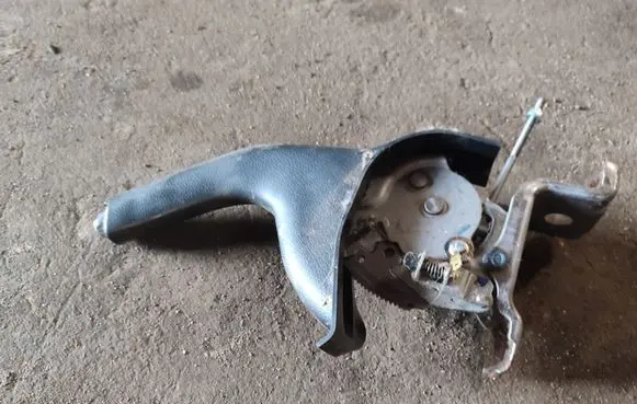 Suzuki Grand Vitara II Handbrake interior bracket 