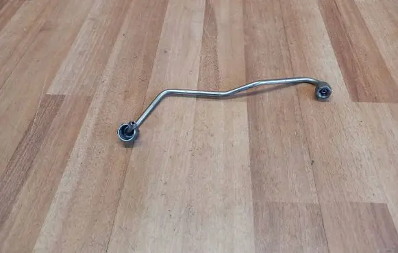 Fuel injector supply line/pipe