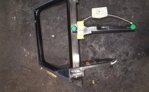 Audi A3 S3 8P Rear door window/glass frame 