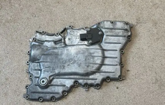 BMW M5 F90 other engine part 7852328 7638343