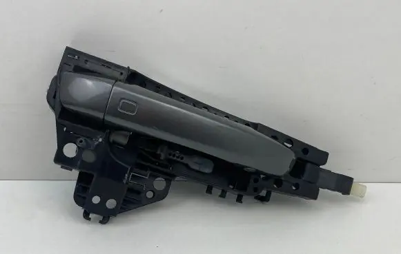 Audi Q7 4M Front door exterior handle/bracket 4M0837886A