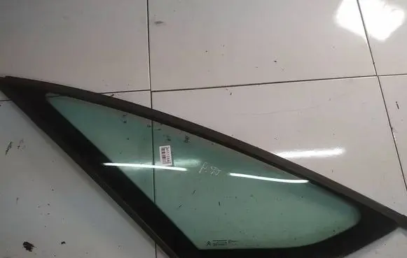 Citroen C4 Grand Picasso Front triangle window/glass AS2