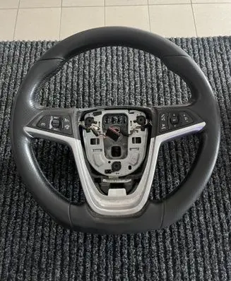 Opel Zafira C Steering wheel 13365200
