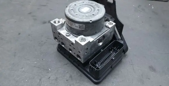 Volkswagen Golf VII ABS Pump 5Q0907379S 10091543263T 5Q0614517R