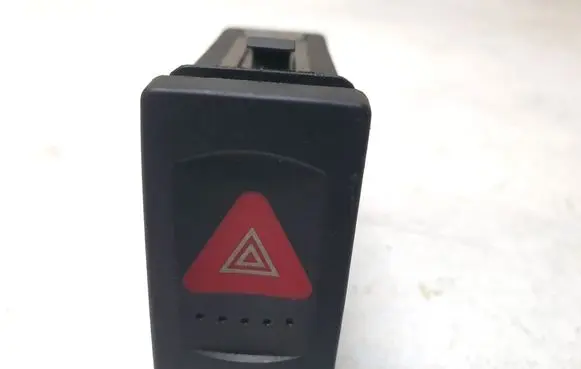 Volkswagen PASSAT B6 Hazard light switch 3B0953235D