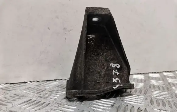 Volkswagen PASSAT B5.5 Engine mounting bracket 8D0399113AB