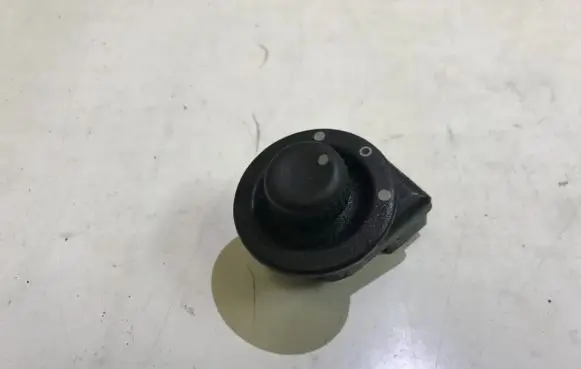 Wing mirror switch