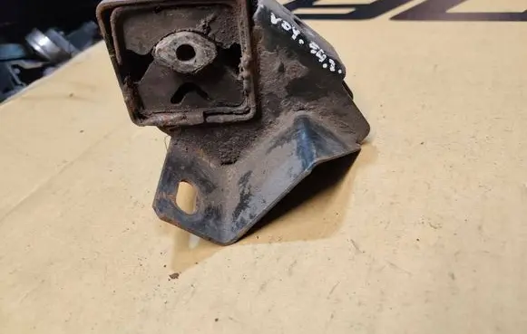 Chrysler Voyager Engine mount bracket
