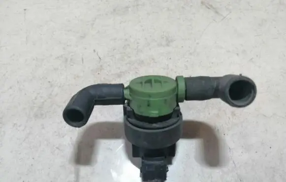 Mercedes-Benz C W203 Turbo solenoid valve 0004703893