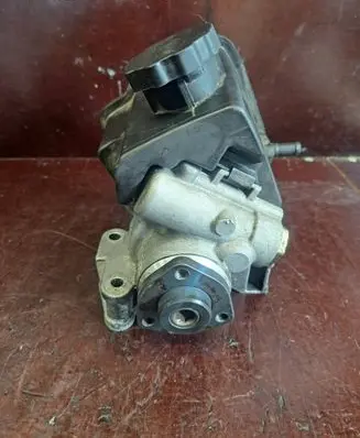 Mercedes-Benz E W211 Power steering pump