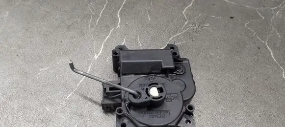 Mazda MPV A/C air flow flap actuator/motor 063700-6351