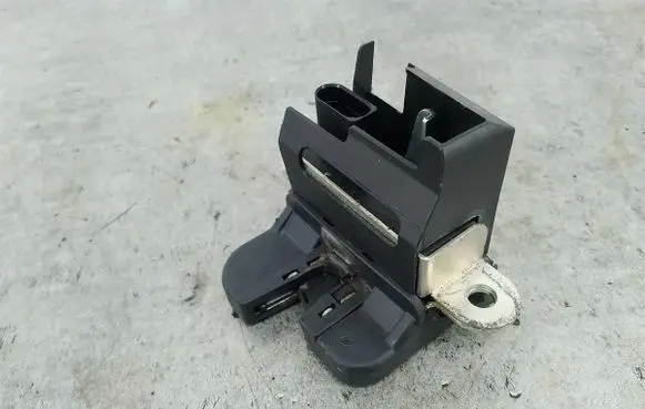Volkswagen Golf V Tailgate lock latch 