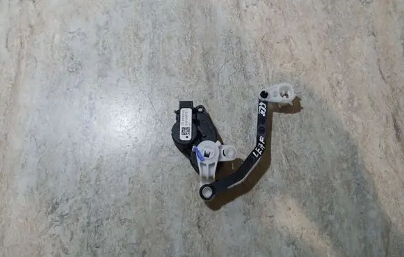 Nissan Leaf II (ZE1) Air flap motor/actuator T1009914PB