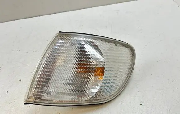 Audi A6 S6 C4 4A Front indicator light 185266B