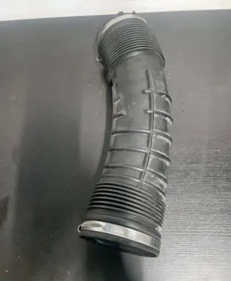 Volvo V70 Air intake hose/pipe 6898050