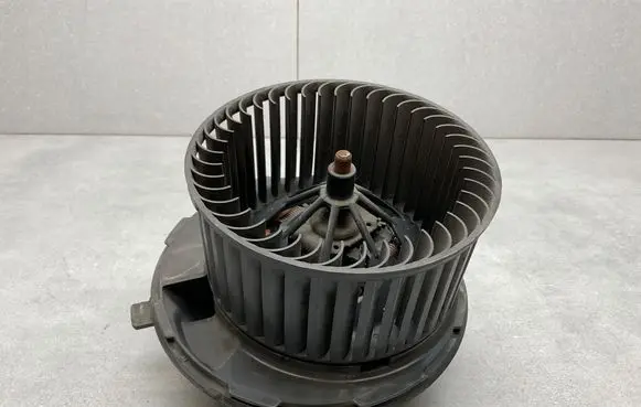 Volkswagen Jetta VI Heater fan/blower 1K1819015E