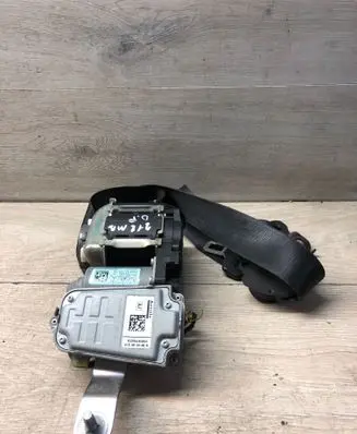 Mercedes-Benz E W212 Front seatbelt 610902000K K329C45863