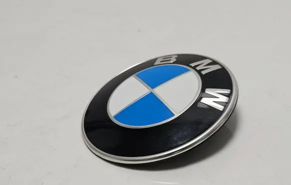 BMW 5 E60 E61 Manufacturer badge logo/emblem 8132375