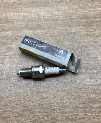 Renault Clio I Spark plug 7700500012