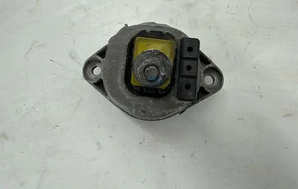 Chevrolet Camaro Engine mount bracket 23340395 P23340395