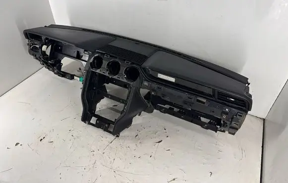 Ford Mustang VI Dashboard FR3B6304318A