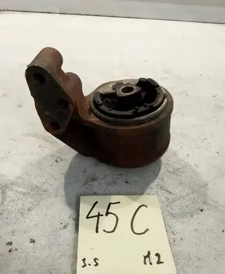 Volvo S40, V40 Engine mount bracket 8200338372