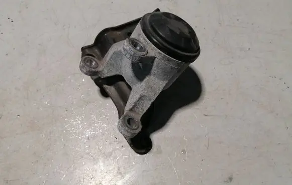 Nissan Pathfinder R52 Engine mount bracket