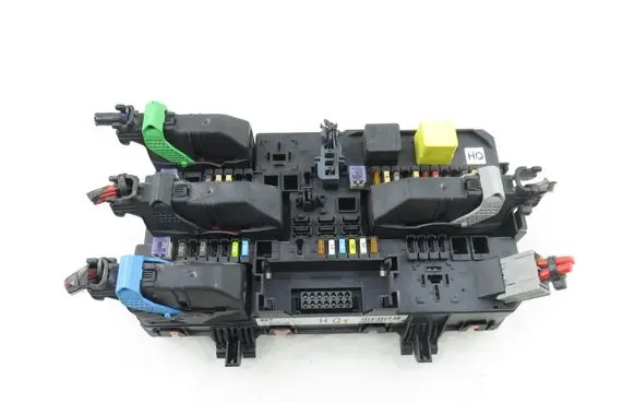 Opel Zafira B Central body control module 13220831HQ