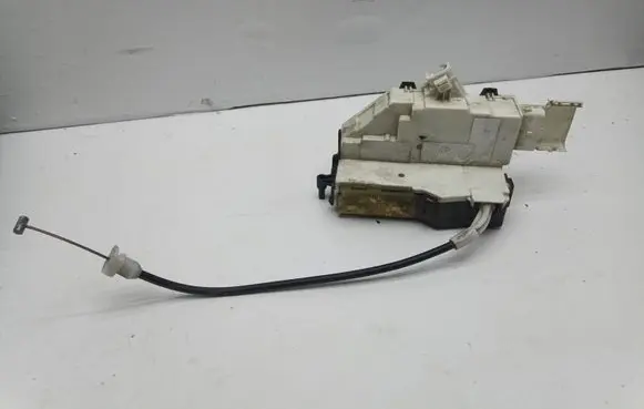 Peugeot 407 Front door lock 