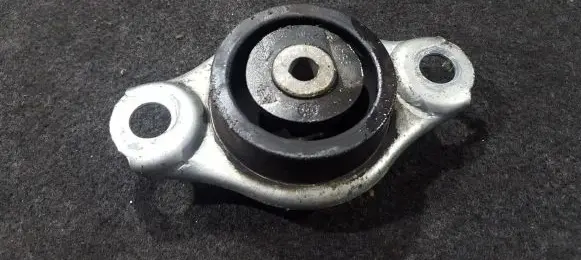 Fiat 500 Engine mount bracket