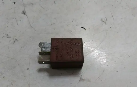 Renault Trafic II (X83) Other relay 8200263342