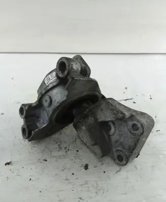 Opel Combo D Engine mounting bracket 00517991100