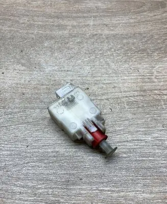 BMW 3 E36 Brake pedal sensor switch 8360421 110187