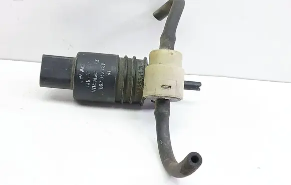 Volkswagen Golf IV Windscreen/windshield washer pump
