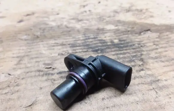 Skoda Fabia Mk3 (NJ) Camshaft position sensor 04C907601