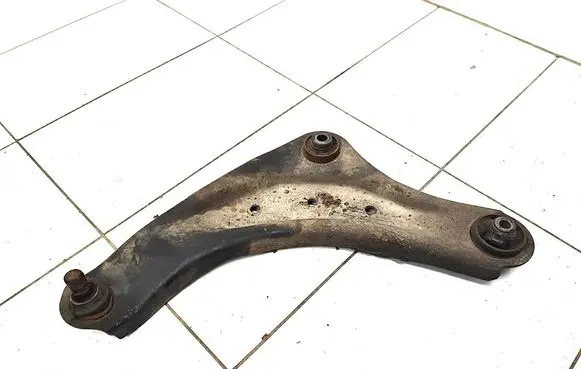 Nissan Leaf II (ZE1) Front lower control arm/wishbone 