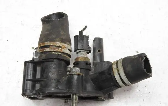 Engine coolant pipe/hose