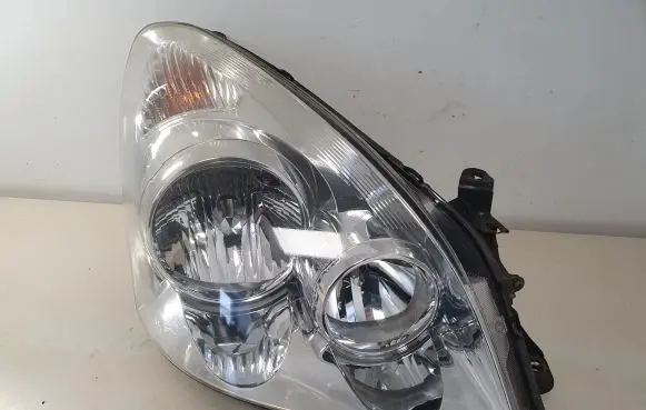 Toyota Corolla Verso AR10 Headlight/headlamp 0821211M8R