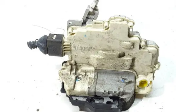 Audi A4 S4 B7 8E 8H Front door lock 8E1837015AA