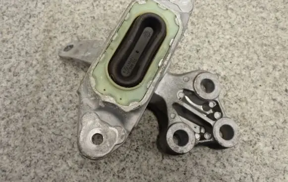 Chevrolet Cruze Engine mount vacuum valve 