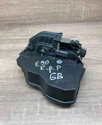 BMW X3 E83 Front door lock 7202145