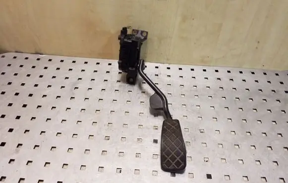 Volkswagen PASSAT B5.5 Accelerator throttle pedal 8D2721523F 6PV00802609