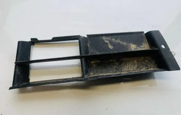 BMW 5 E39 Front bumper lower grill 511182356409 51.11-8235640.9