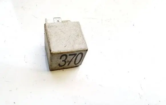 Volkswagen PASSAT B5.5 Other relay 8D0951253A 852875