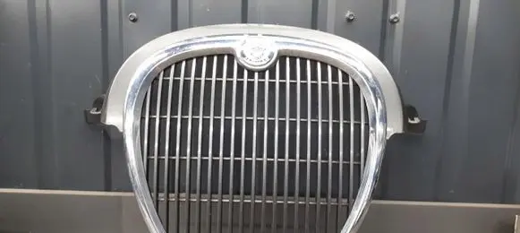 Jaguar S-Type Front bumper upper radiator grill 4r83-8a100-ab