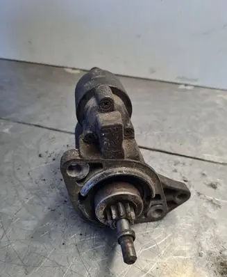 Volkswagen Golf III Starter motor 233023322